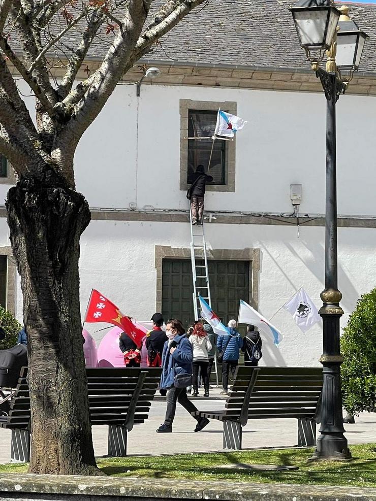 Bandeira independentista no cuartel de San Fernando en Lugo / PP.
