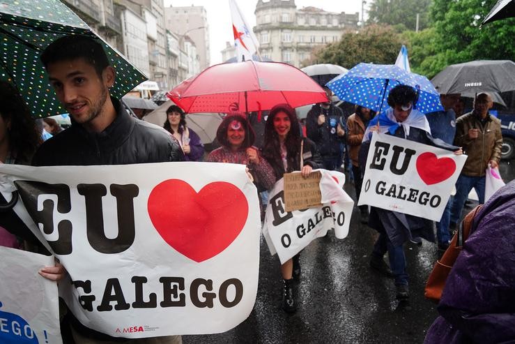 Manifestación de Queremos Galego o Día das Letras Galegas, 17 de maio 