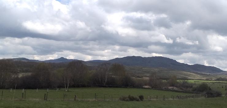 Pico da Aguioncha e montañas de Paradela, en Calvos de Randín / Stop Eólicos Xurés Celanova - Arquivo