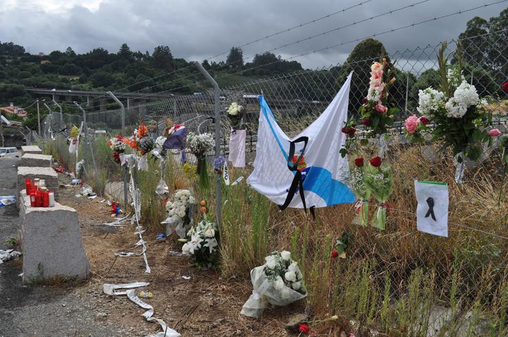 Arquivo - Ofrenda de flores ás vítimas do accidente de tren en Angrois. EUROPA PRESS - Arquivo 