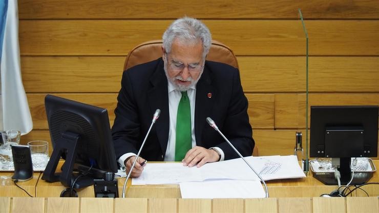 O presidente do Parlamento de Galicia, Miguel Ángel Santalices, no hemiciclo 