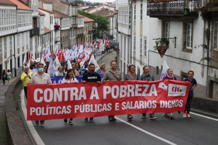Delegados da CIG maniféstanse en Santiago para reclamar medidas contra a inflación e un aumento de salarios 