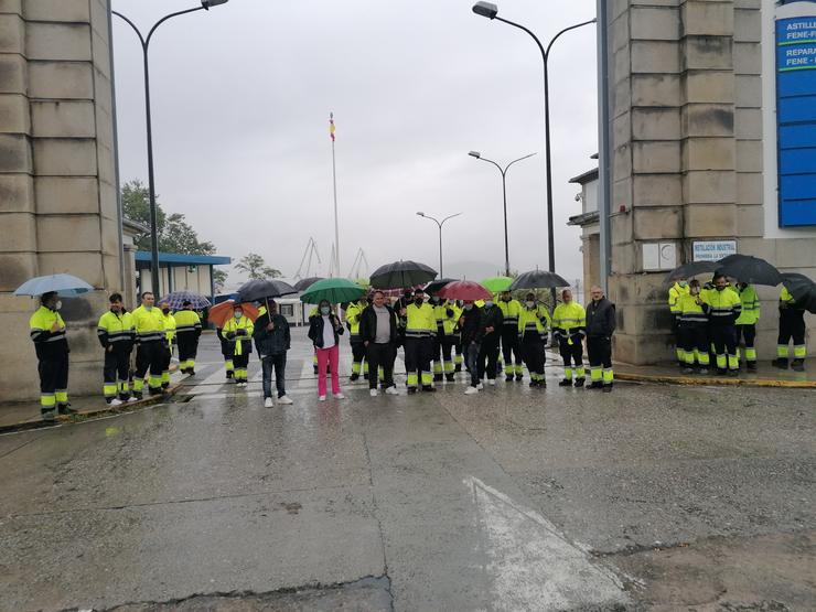 Concentración de traballadores de Eulen en Navantia Ferrol