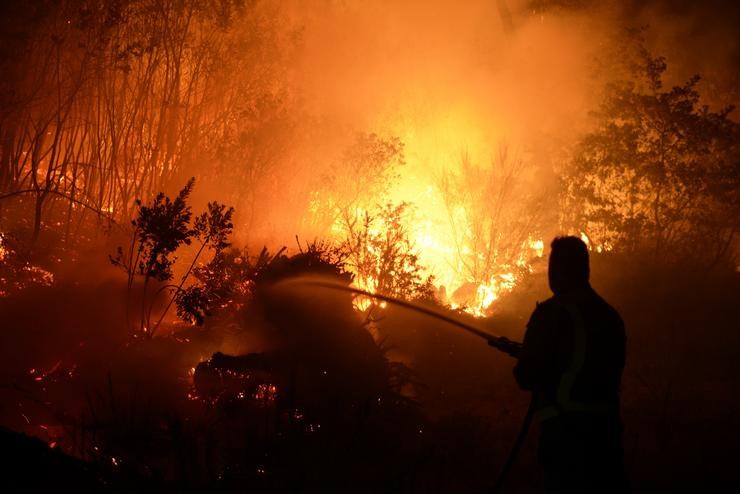 Brigadas forestais e veciños colaboraron no control das lapas dos incendios forestais