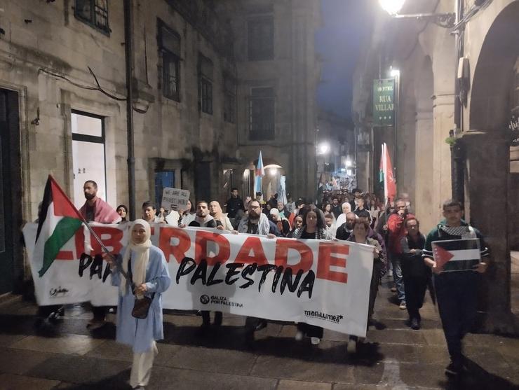 Miles de persoas claman en 16 localidades galegas contra o 'xenocidio' do pobo palestino 