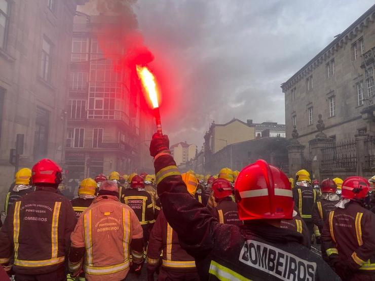 Protesta dos bombeiros dos parques comarcais en Ourense.. FAC-USO GALICIA / Europa Press