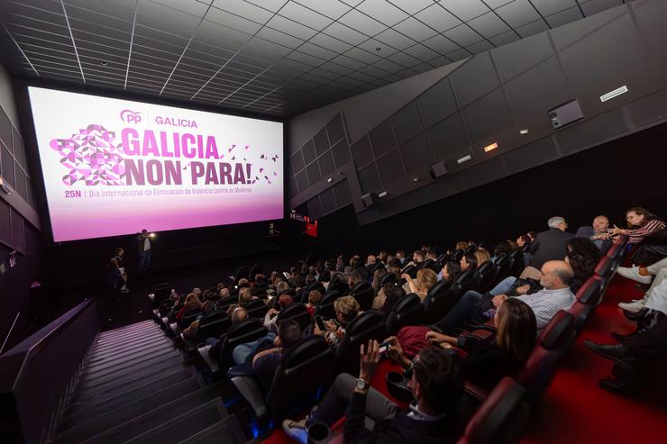 Decenas de cargos do PP de Galicia van ao cinema a ver 'Matria' para conmemorar o 25N.. PPDEG