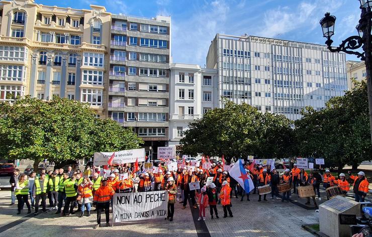 Protesta contra o peche da mina de Penouta , en Viana do Bolo 