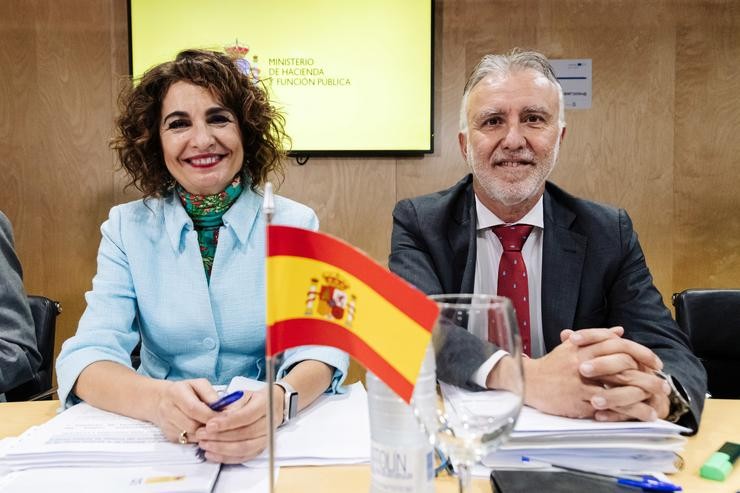 María Jesús Montero e o ministro de Política Territorial e Memoria Democrática, Anxo Victor Torres, durante a reunión do Consello de Política Fiscal e Financeira (CPFF).