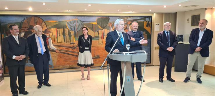 O presidente do Parlamento de Galicia, Miguel Santalices, inaugura en Buenos Aires a exposición sobre a historia do Parlamento de Galicia 