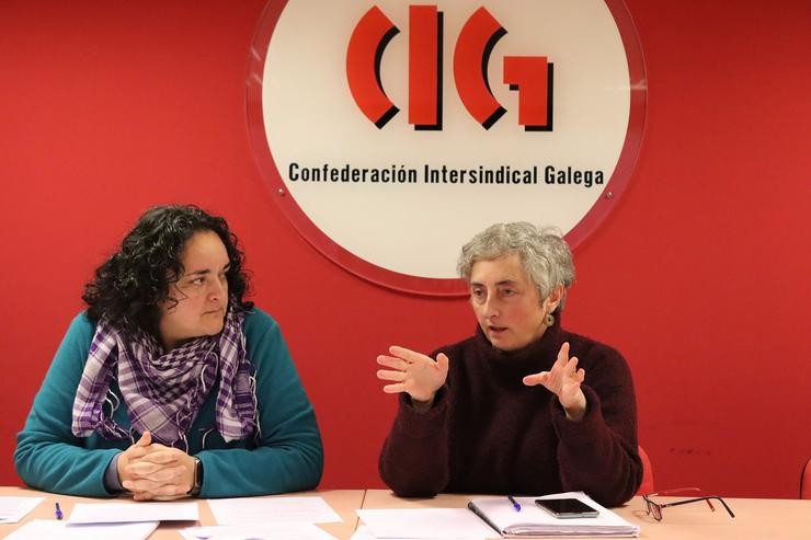 A secretaria Confederal de Mulleres da CIG, Nicolasa Castro, e a secretaria Confederal de Organización, Susana Méndez, en rolda de prensa.. CIG
