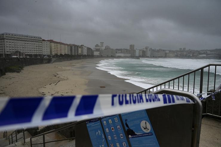 Vista da costa tras o paso da borrasca Gérard, a 16 de xaneiro de 2023, na Coruña, Galicia (España).. M. Dylan - Europa Press 