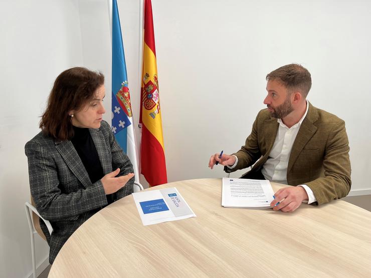 O delegado da Xunta na Coruña, Gonzalo Trenor, mantivo unha reunión coa alcaldesa de Santa Comba, María Josefa Pouse.. XUNTA DE GALICIA 