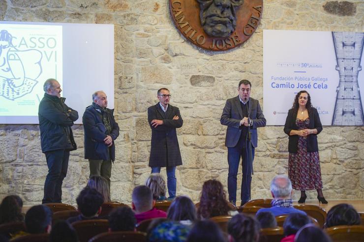 O conselleiro de Cultura, Educación, FP e Universidades, Román Rodríguez, foi o encargado de inaugurar este martes a exposición Picasso vivo en Padrón  / Europa Press