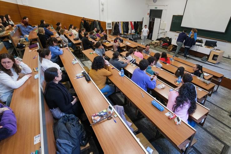 Grupo de estudantes na Universidade de Santiago de Compostela 