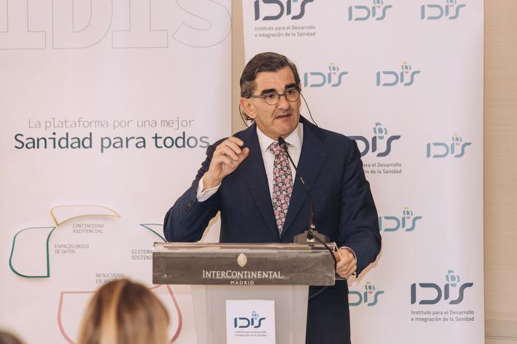 O presidente do Instituto para o Desenvolvemento e Integración da Sanidade (Fundación IDIS), Juan Abarca, na presentación do informe 