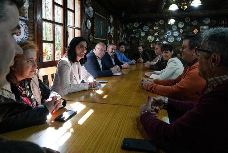 O vicesecretario de Organización do PP nacional, Miguel Tellado, e a secretaria xeral do PPdeG, Paula Prado, nunha visita con candidatos na comarca de Sarria / Europa Press