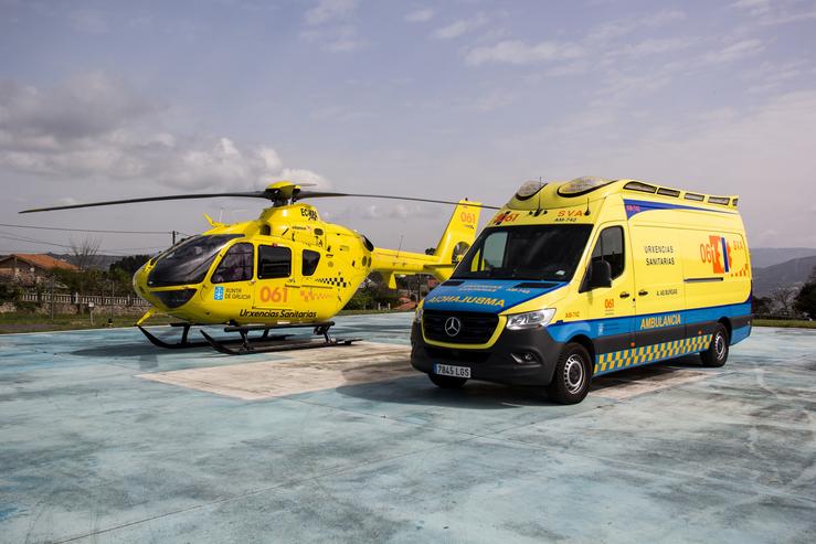 Helicóptero e ambulancia de Urxencias Sanitarias 061 Galicia / Europa Press 