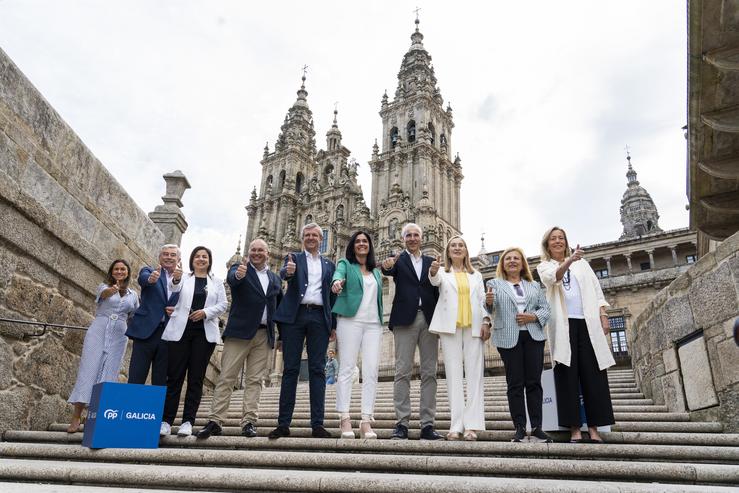 O presidente da Xunta, Alfonso Rueda, xunto ás cabezas de listas do PP ao 23J polas provincias galegas, entre eles Miguel Tellado. PPDEG 