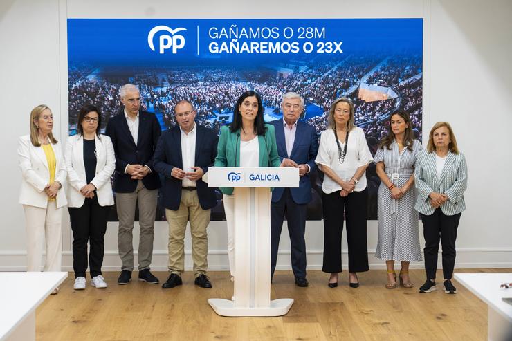 A secretaria xeral do PPdeG, Paula Prado, xunto ás cabezas de listas do PP ás eleccións xerais. PPDEG 