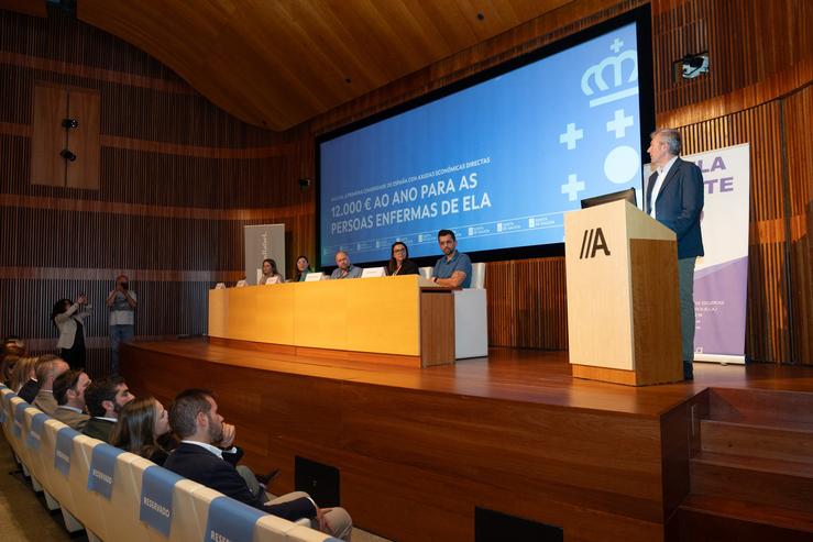 O presidente da Xunta, Alfonso Rueda, participa este mércores en clausúraa dunha xornada organizada pola Asociación Galega de Esclerose Lateral Amiotrófica (Agaela).. XUNTA 