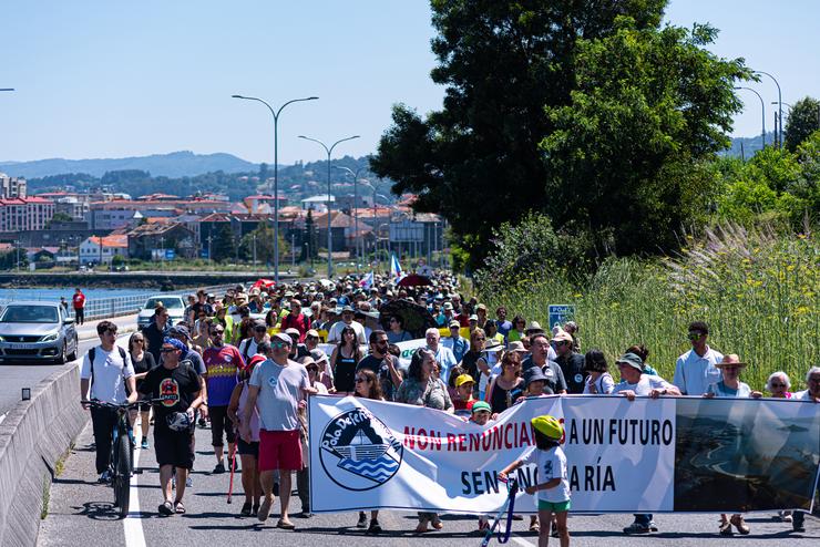 Varias persoas marchan nunha protesta contra a empresa Ence (Enerxía e Celulosa S.A.), a 25 de xuño de 2023, en Pontevedra, Galicia. Elena Fernández - Europa Press 