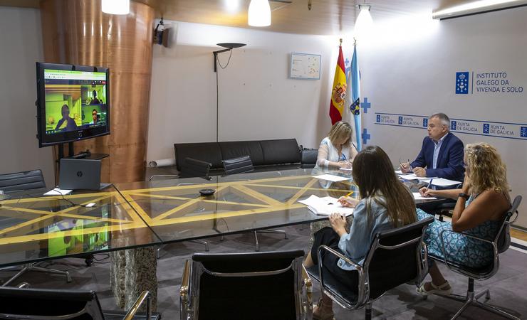 O director do Instituto Galego da Vivenda e Solo, Heriberto García, reúnese de forma telemática con representantes da Sareb 