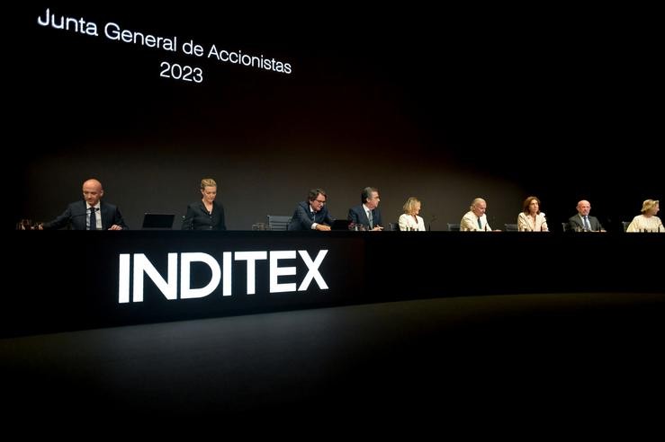 O conselleiro delegado de Inditex, Óscar García Maceiras, e a presidenta de Inditex, Marta Ortega, durante a xunta xeral de accionistas de Inditex 