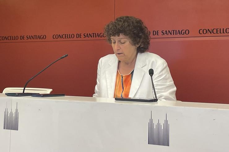 A alcaldesa de Santiago, Goretti Sanmartín, en rolda de prensa.