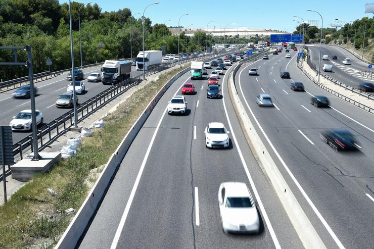 Vehículos na autovía A-3, na operación saída da segunda quincena de xullo, a 14 de xullo de 2023, en Madrid 