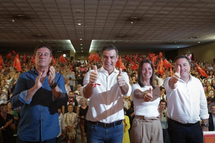 Besteiro, Pedro Sánchez, Lara Méndez e Formoso, nun acto en Lugo durante a pasada campaña electoral 