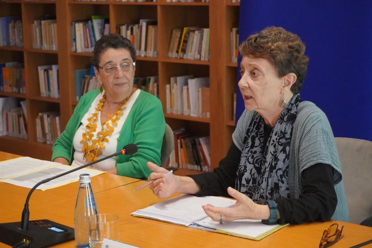 A presidenta do Consello da Cultura Galega, Rosario Álvarez; e a tradutora Kathleen Nora March na presentación de Seara. CONSELLO DA CULTURA GALEGA / Europa Press