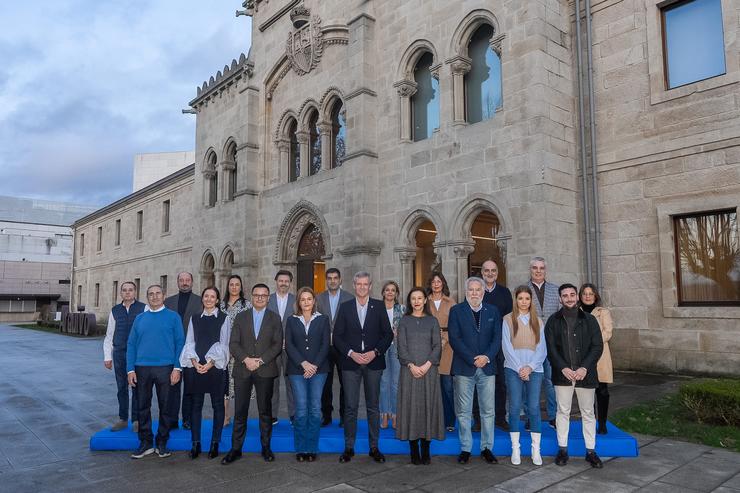 Roda xunto aos integrantes da candidatura do PPdeG por Ourense. PPDEG 