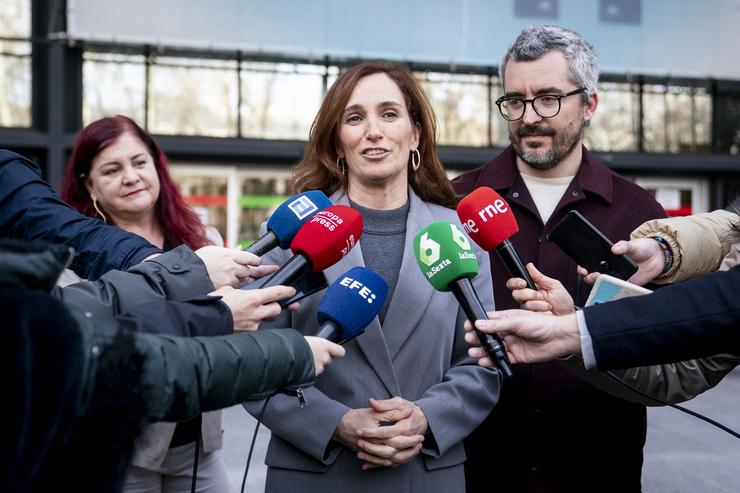 A ministra de Sanidade, Mónica García, ofrece unhas declaracións á prensa. A. Pérez Meca - Europa Press 