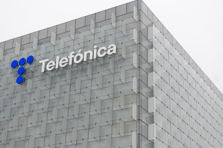 Arquivo - Vista da sede de Telefónica, a 28 de novembro de 2023, en Madrid (España). Telefónica trasladou aos sindicatos maioritarios (UXT, CCOO e Sumados-Fetico) a proposta de aplicar un Expediente de Regulación de Emprego (ERE) para reducir s. Eduardo Parra - Europa Press - Arquivo 