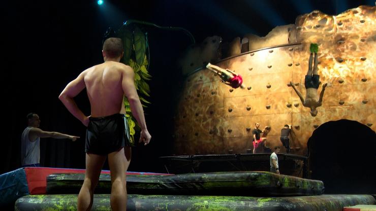 O Cirque du Soleil prepárase para o seu espectáculo 'Ovo' no Multiusos Fontes do Sar de Santiago. 