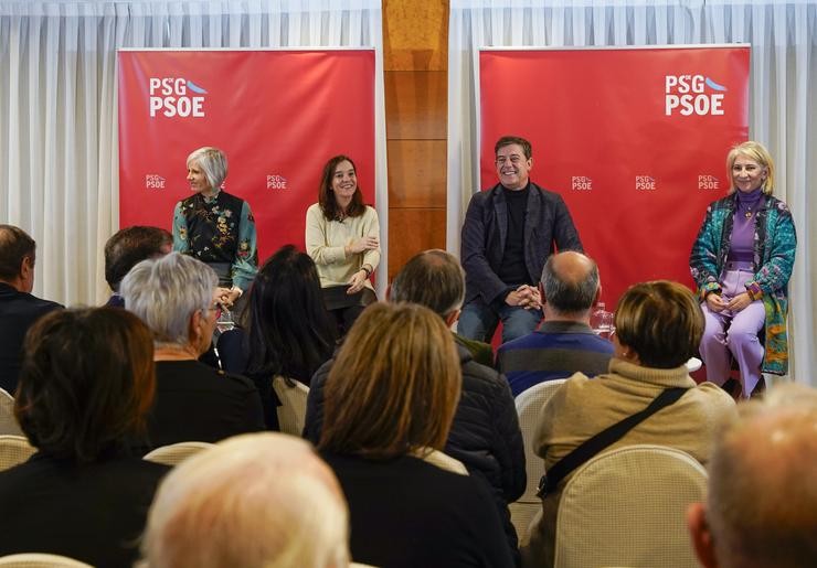 O candidato do PSdeG á Presidencia da Xunta, José Ramón Gómez Besteiro, e a alcaldesa da Coruña, Inés Rey, reúnense con colectivos sociais. PSDEG 