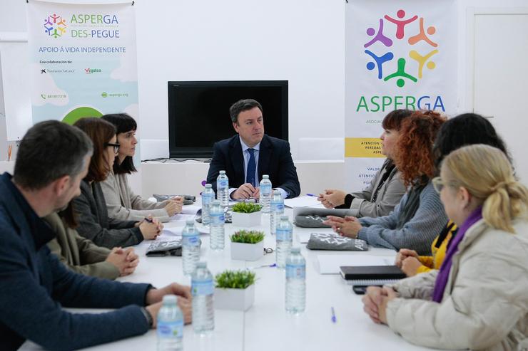 O presidente da Deputación da Coruña e a deputada de Política Social, Mar García, visitan a sede de Asperga. DEPUTACIÓN DA CORUÑA 