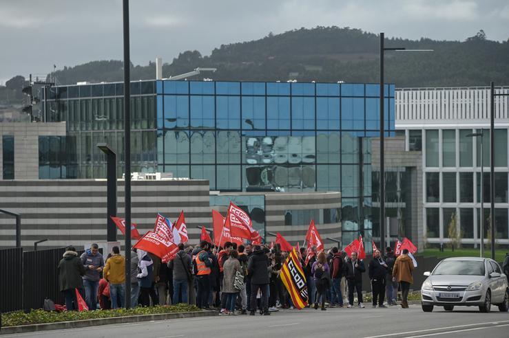 Protestas ante a sede de Inditex / M. Dylan - Arquivo