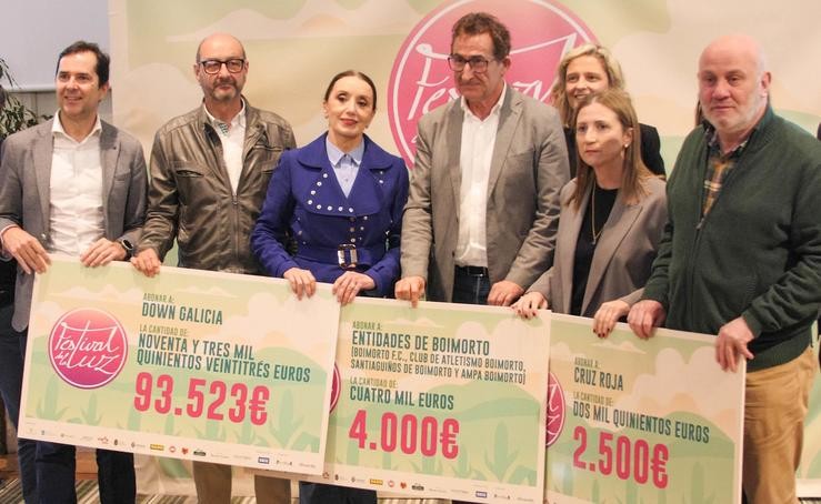 Luz Casal fai entrega dos fondos solidarios do Festival da Luz 2023 na presentación da edición do 2024 
