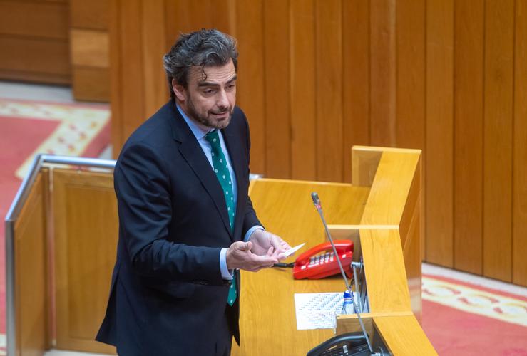 O conselleiro de Presidencia, Xustiza e Deportes, Diego Calvo, no Parlamento galego.. XUNTA / Europa Press