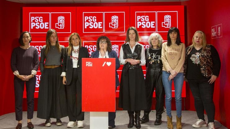 A secretaria de Igualdade do PSdeG, Silvia Fraga, e a presidenta do PSdeG, Carmela Silva, en rolda de prensa/ PSDEG - Europa Press