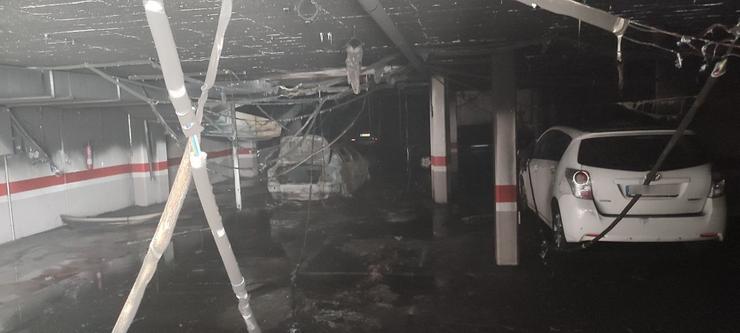 Interior do garaxe onde ardeu un coche en Culleredo / CONCELLO DE CULLEREDO