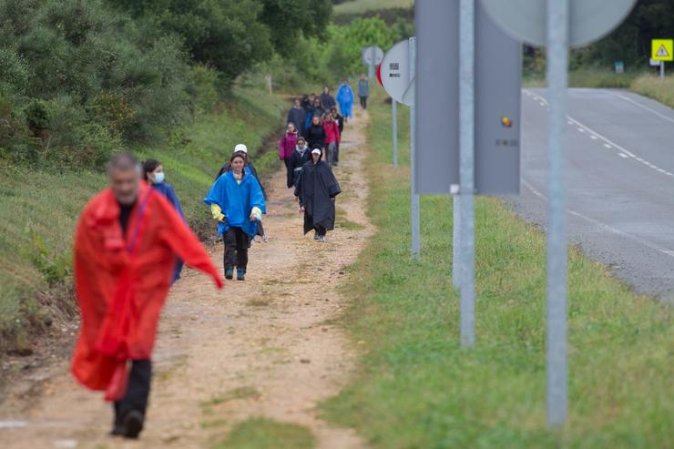 Un grupo escolar madrileño camiña dirección a Santiago de Compostela pola ruta do Camiño de Santiago francés, a 17 de xuño de 2021, en Lugo / Carlos Castro - Arquivo