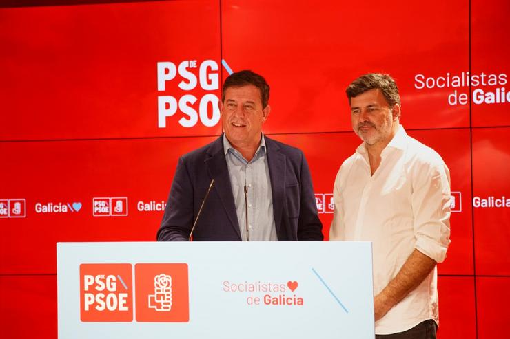 O secretario xeral do PSdeG, José Ramón Gómez Besteiro, xunto ao candidato galego ao Parlamento europeo, Nicolás González Casares / Europa Press